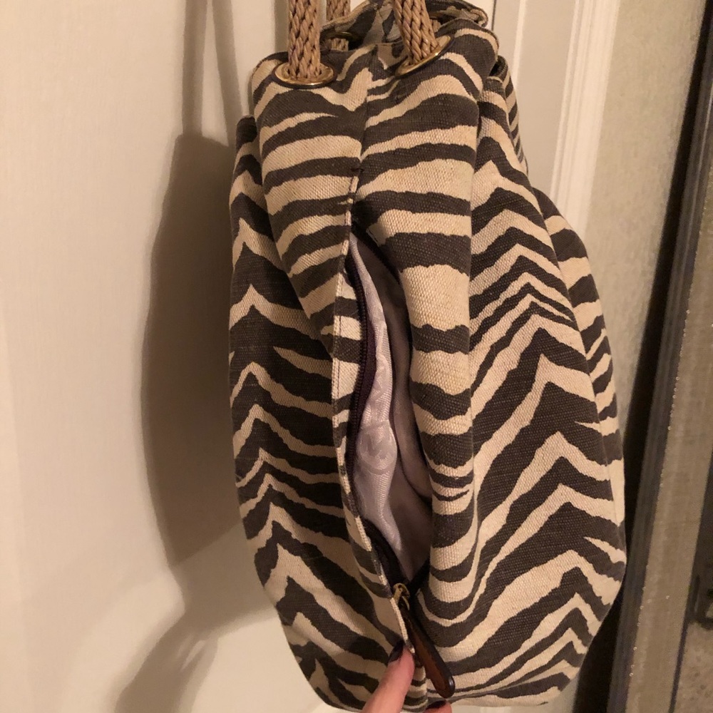 Michael Kors Tiger print canvas Handbag / Purse - Picture 5 of 6